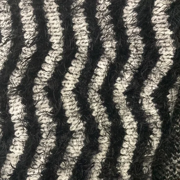 Chelsea and Theodore sweater vest drape collar - Picture 3 of 7